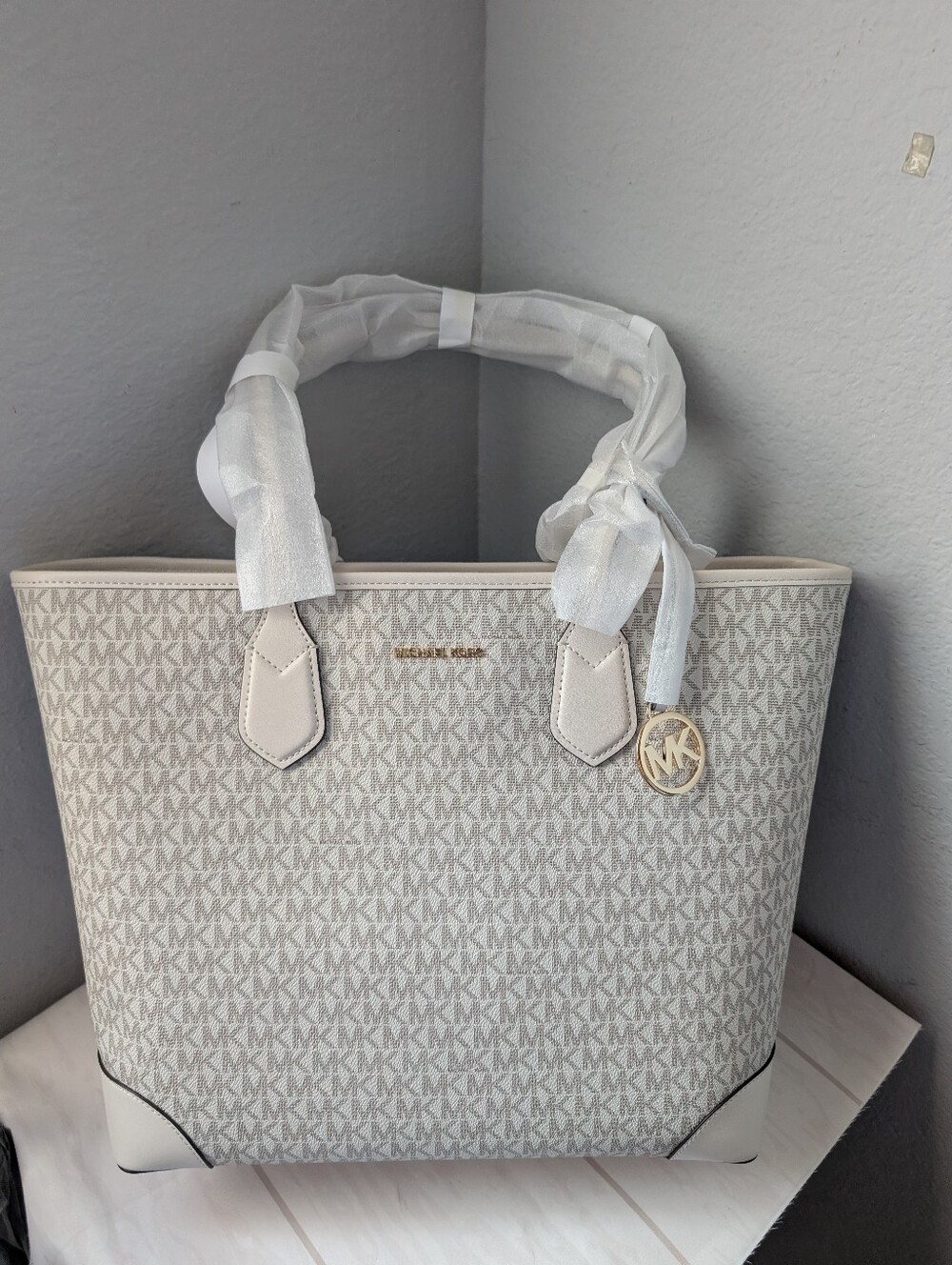 NWT Michael Kors Eva Large Signature Logo Tote Bag In Lt Cream Multi